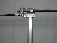 Antena dipolowa MFJ-2275 która składa się ze sprzężonych ze sobą dwóch anten